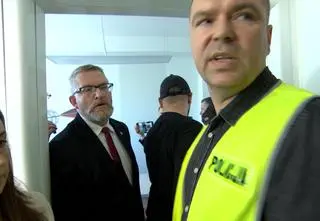 Braun "pozbawił wolności panią doktor". Co mogła zrobić policja?